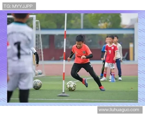 从小球场到世界舞台足球明星们的成长故事与梦想追逐