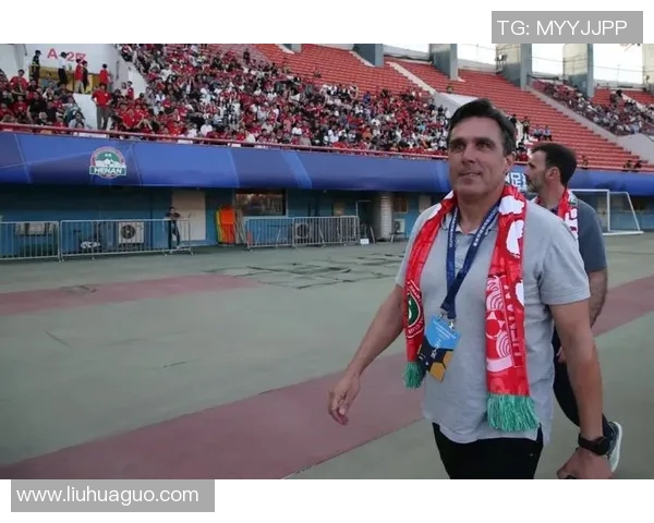 探讨多维足球明星的魅力与影响力及其在现代足球中的重要性 探讨多维足球明星的魅力与影响力及其在现代足球中的重要性